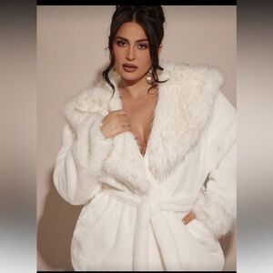 Women's White Faux Fur Ski Jacket